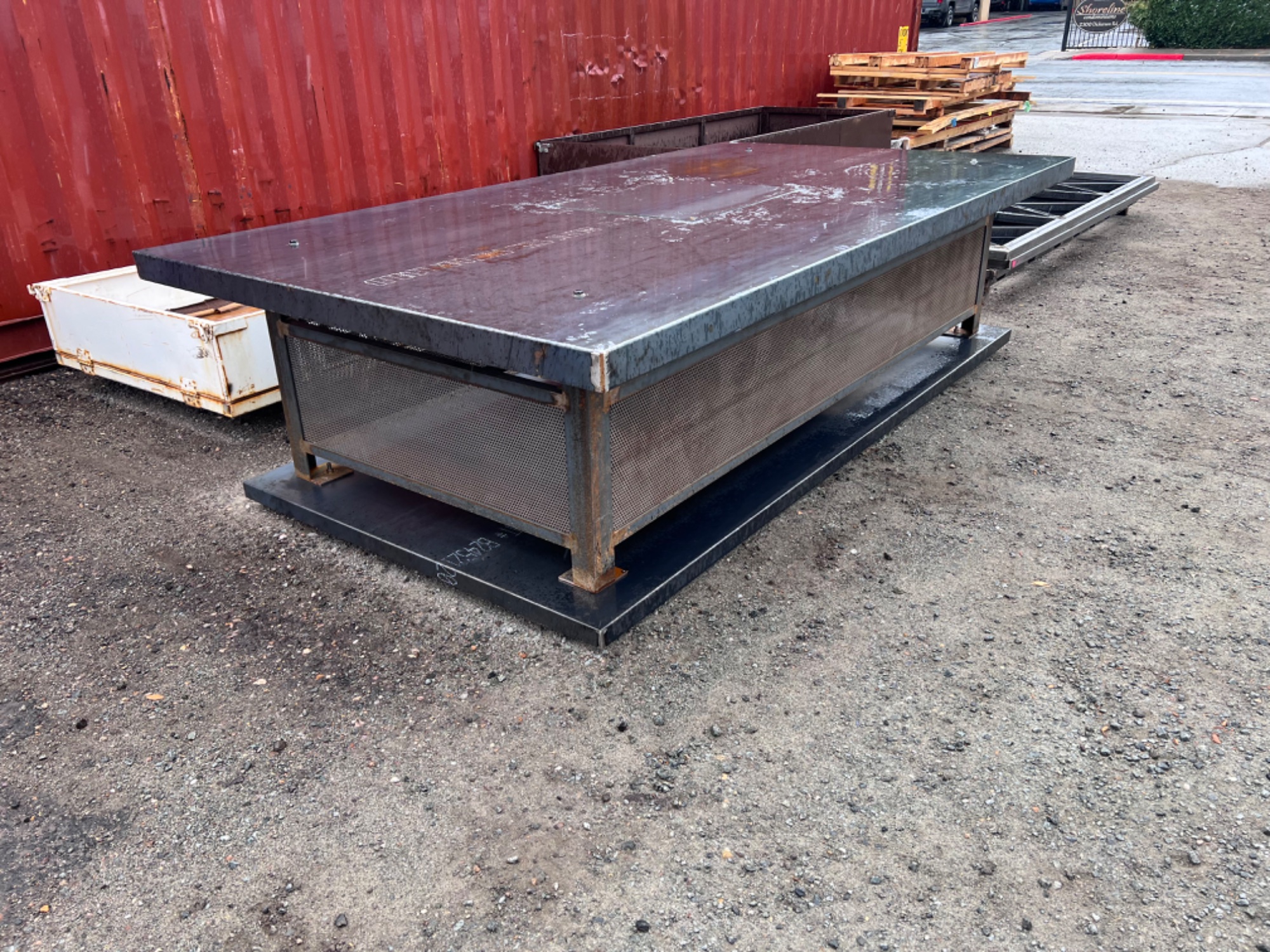 Large chimney cap with expanded metal panels