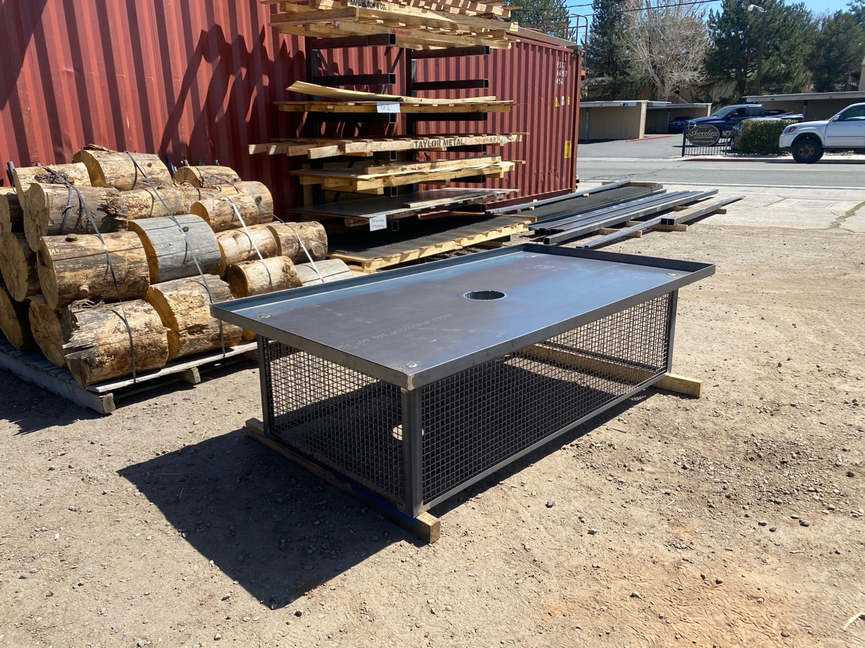 Flat-top chimney cap with mesh sides