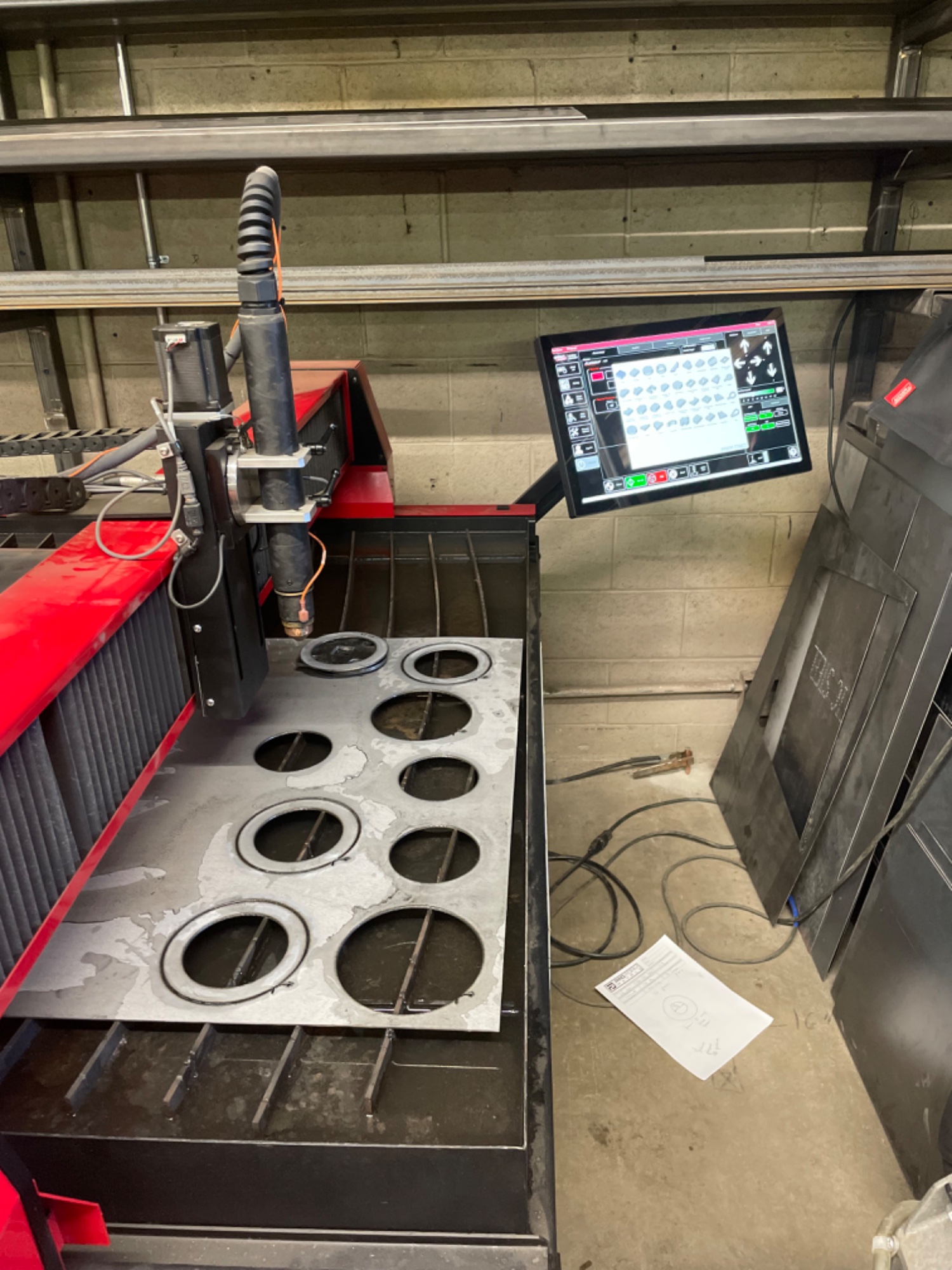 CNC plasma cutting circles in steel plate